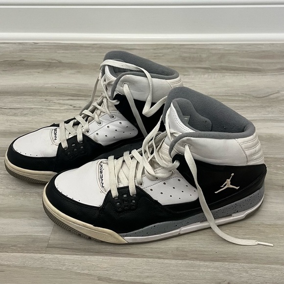 Athletic_Shoes